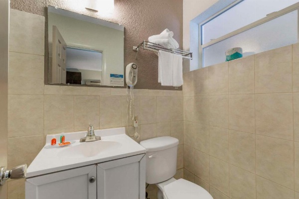 Econo Lodge Hollywood - Ft Lauderdale International Airport image 10