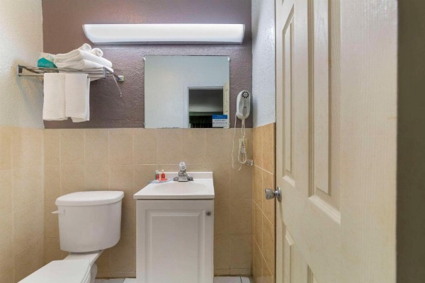 Econo Lodge Hollywood - Ft Lauderdale International Airport image 14